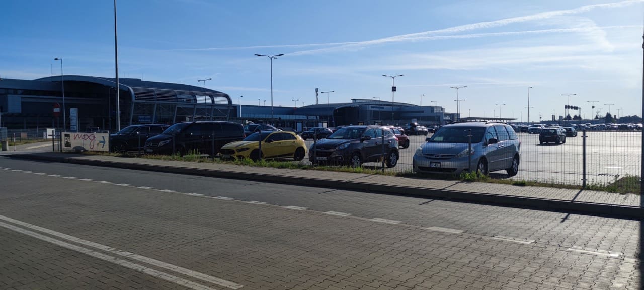 Zdjęcie Oficjalny parking P4 lotnisko Poznań