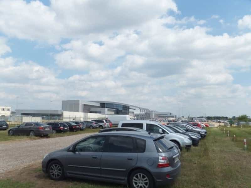 Zdjęcie Oficjalny parking P5 P6 lotnisko Poznań