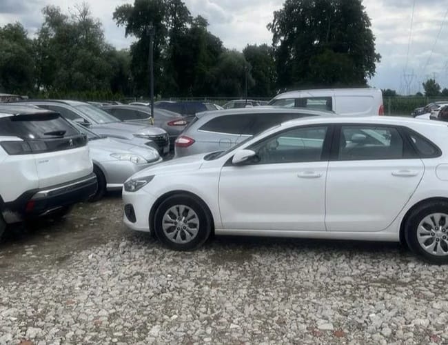 Parking Dąbrowa - lotnisko Poznań-Ławica (POZ) - zdjęcie 5