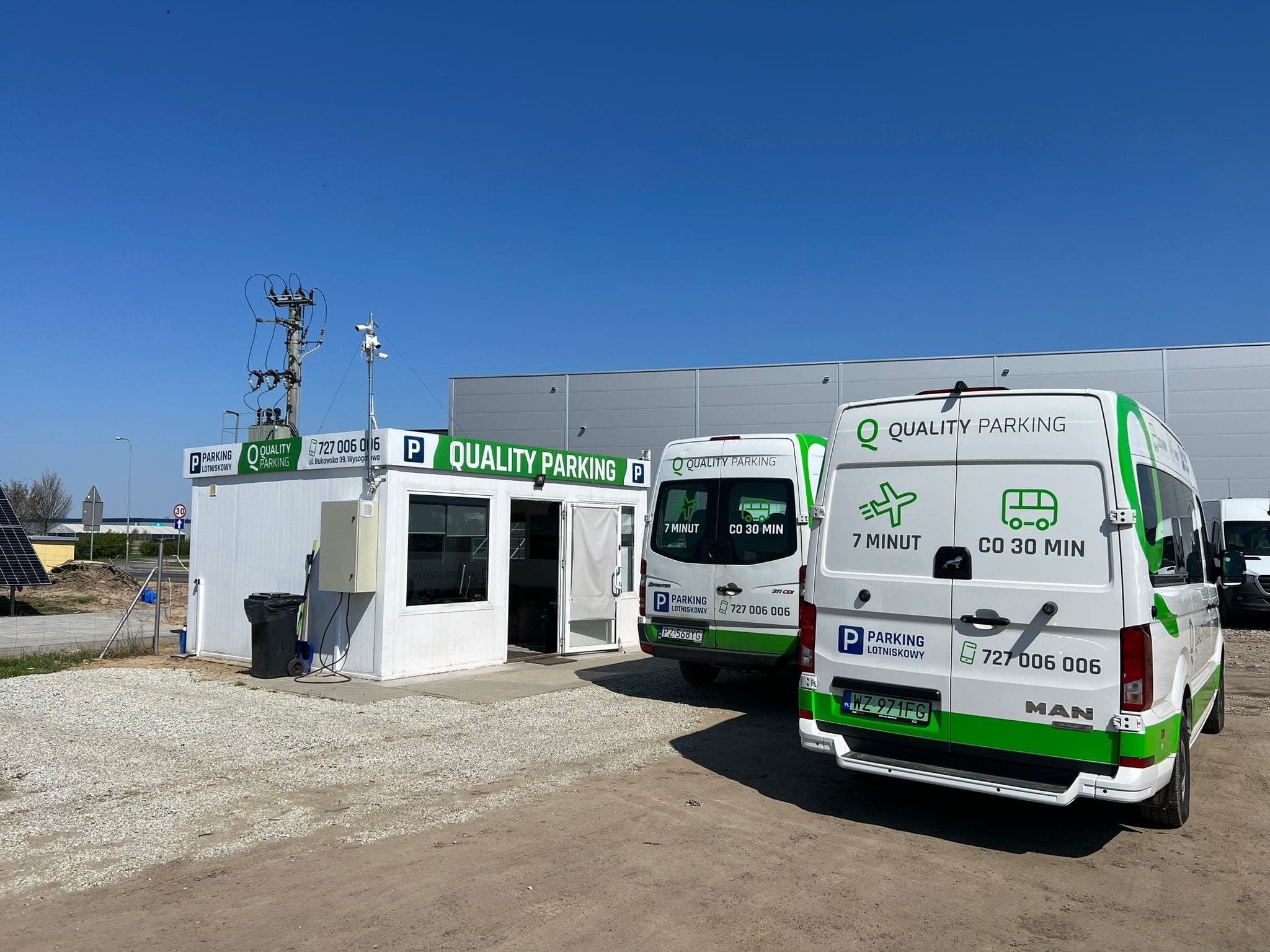 Zdjęcie parkingu Q-Park na lotnisku Poznań Ławica