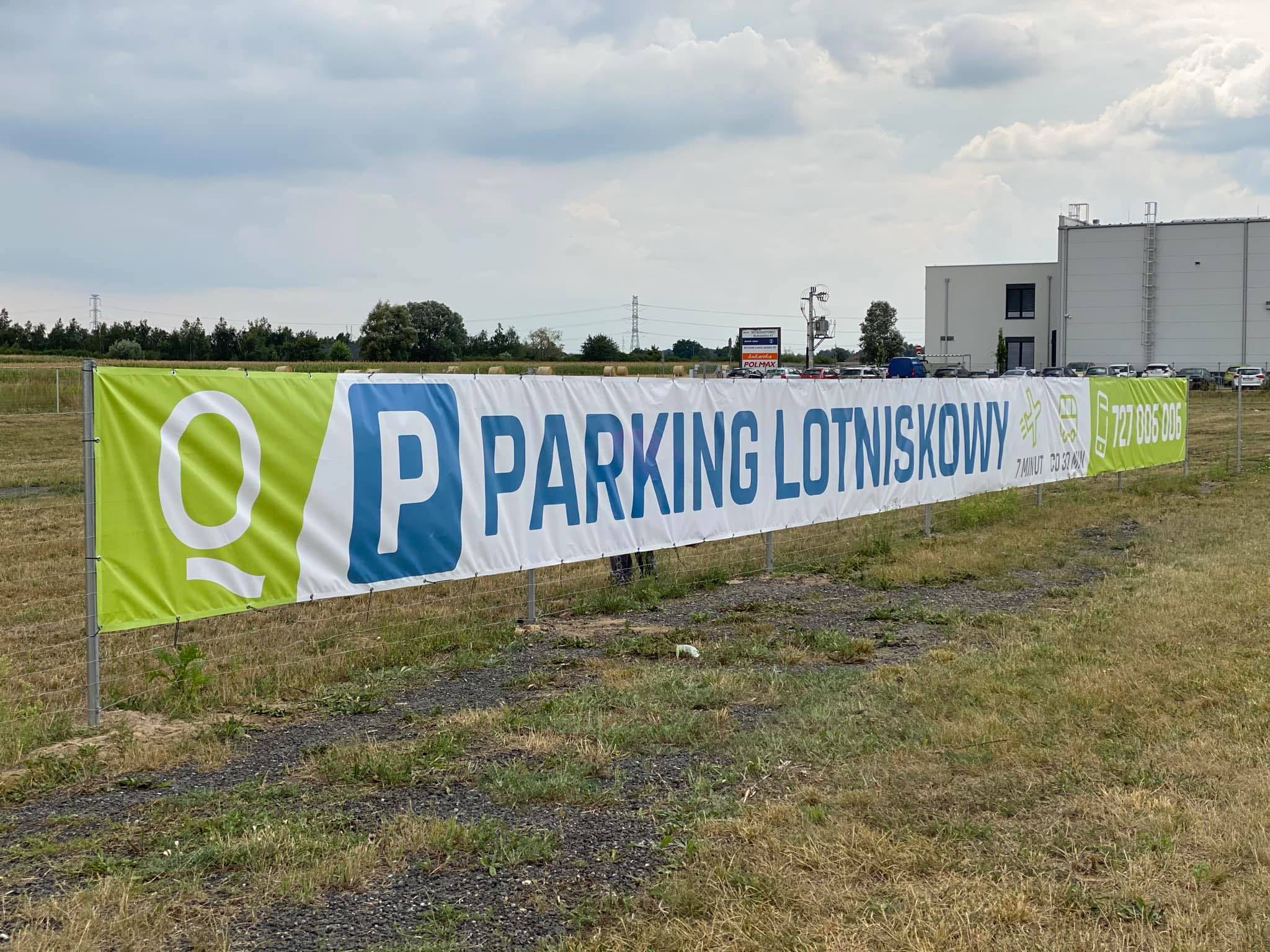 Zdjęcie parkingu Q-Park na lotnisku Poznań Ławica