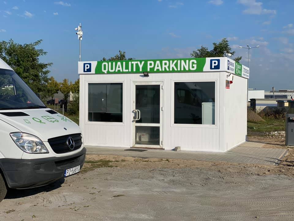 Zdjęcie parkingu Q-Park na lotnisku Poznań Ławica