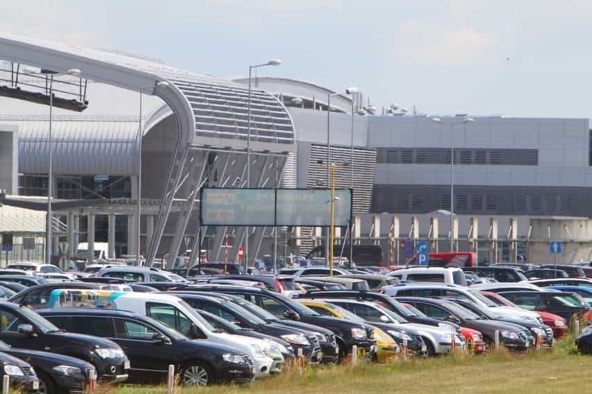 Zdjęcie Oficjalny parking P5 P6 lotnisko Poznań