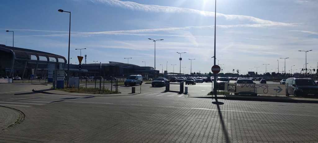 Zdjęcie Oficjalny parking P4 lotnisko Poznań