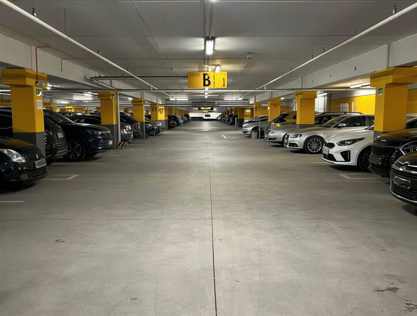 MarcelinPark - zadaszony parking lotnisko Poznań-Ławica (POZ) - zdjęcie parkingu