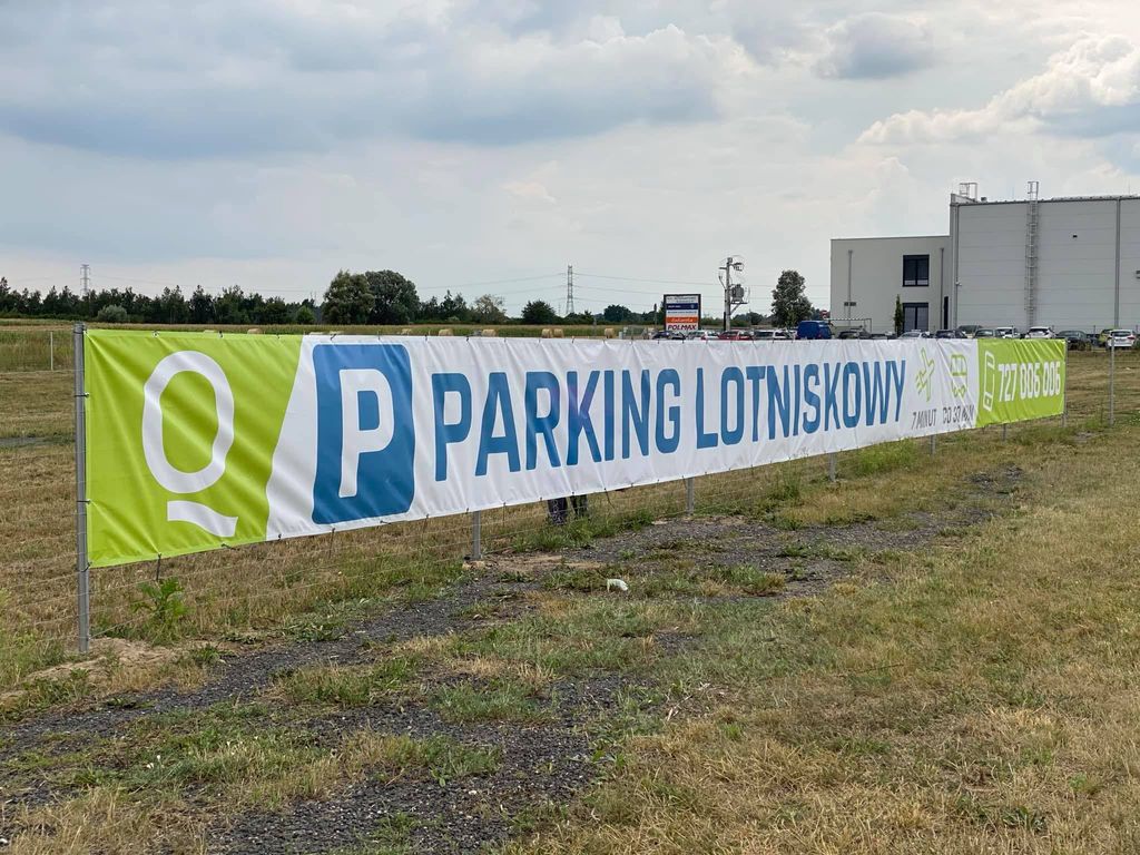 Zdjęcie parkingu Q-Park na lotnisku Poznań Ławica