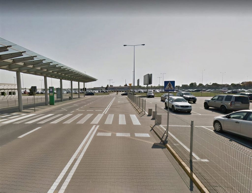 Oficjalny Parking P2 - lotnisko Poznań-Ławica (POZ) - zdjęcie 4